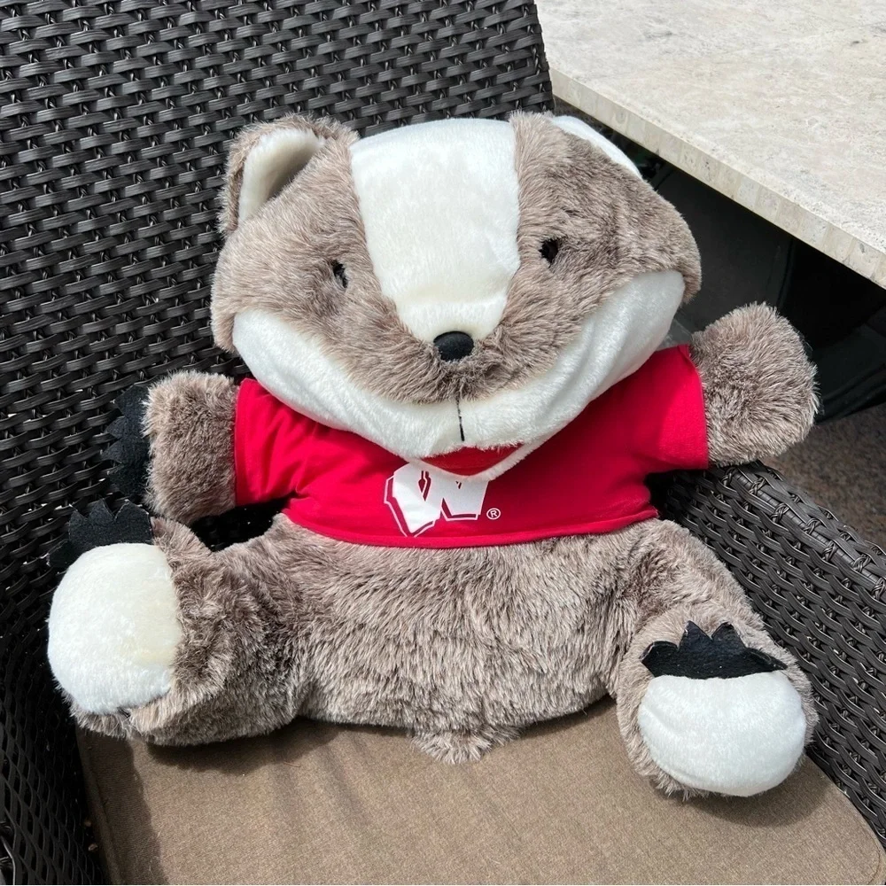 BUCKY BADGER Chelsea Teddy Bear LARGE Plush University of Wisconsin Stuffe 18x23